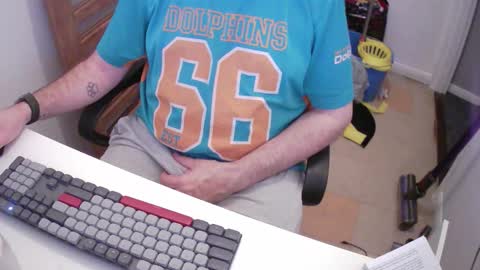 Snapshot of essex_wild chatting on 11/14/25, 09:02 Morph online show from 11/14/25, 09:02