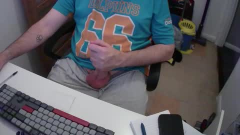 Snapshot of essex_wild chatting on 11/15/25, 09:32 Morph online show from 11/15/25, 09:32