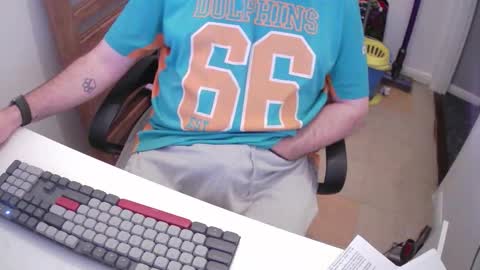 Snapshot of essex_wild chatting on 11/17/25, 09:31 Morph online show from 11/17/25, 09:31