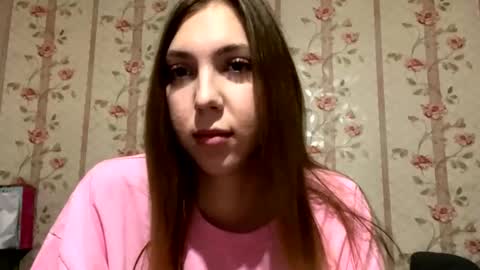 Snapshot of essiecutty chatting on 11/20/25, 02:39 Kate online show from 11/20/25, 02:39