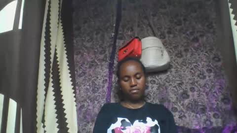 estanie online show from 10/17/25, 07:38