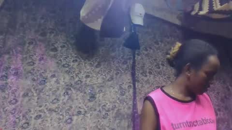 estanie online show from 10/31/25, 07:31