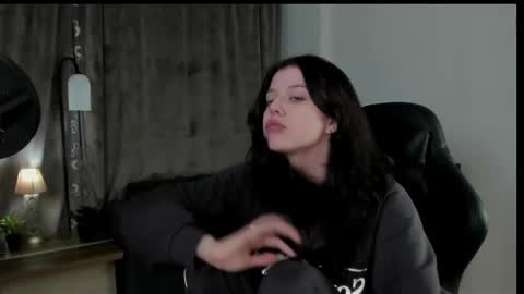 Snapshot of este_ria chatting on 12/08/24, 12:29 esteria online show from 12/08/24, 12:29