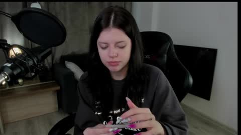 Snapshot of este_ria chatting on 12/08/24, 09:35 esteria online show from 12/08/24, 09:35