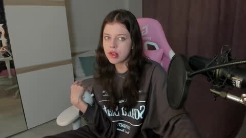 Snapshot of este_ria chatting on 12/09/24, 01:29 esteria online show from 12/09/24, 01:29