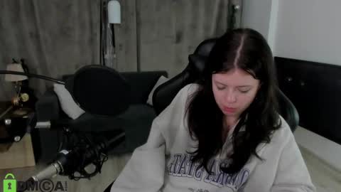 Snapshot of este_ria chatting on 12/16/24, 04:23 esteria online show from 12/16/24, 04:23