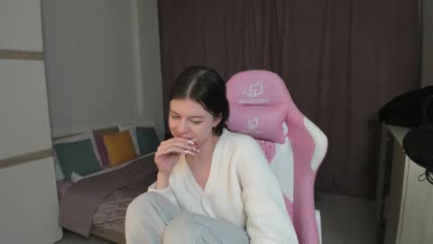 Snapshot of este_ria chatting on 12/31/24, 02:51 esteria online show from 12/31/24, 02:51