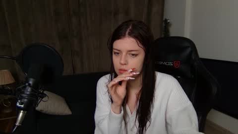 Snapshot of este_ria chatting on 01/11/25, 02:20 esteria online show from 01/11/25, 02:20