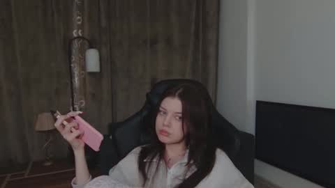 Snapshot of este_ria chatting on 01/13/25, 05:33 esteria online show from 01/13/25, 05:33