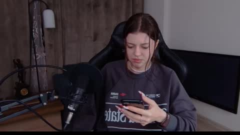 Snapshot of este_ria chatting on 01/19/25, 09:34 esteria online show from 01/19/25, 09:34