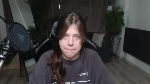 Snapshot of este_ria chatting on 10/15/25, 06:41 esteria online show from 10/15/25, 06:41