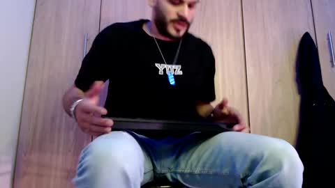 Snapshot of esteban_fer chatting on 01/18/25, 03:27 Esteban Fernandez online show from 01/18/25, 03:27