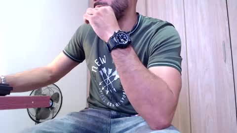 Snapshot of esteban_fer chatting on 01/24/25, 02:41 Esteban Fernandez online show from 01/24/25, 02:41