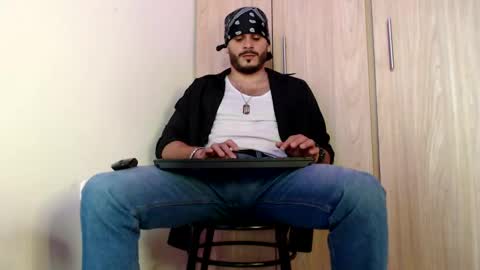 Snapshot of esteban_fer chatting on 01/29/25, 08:04 Esteban Fernandez online show from 01/29/25, 08:04