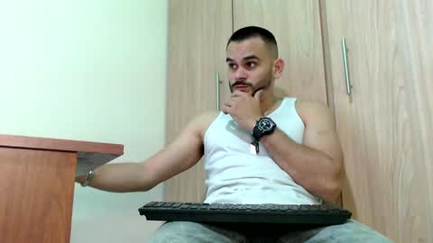 Snapshot of esteban_fer chatting on 02/08/25, 09:15 Esteban Fernandez online show from 02/08/25, 09:15