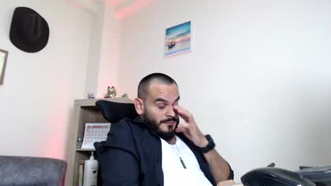 Esteban Fernandez online show from 06/25/26, 08:30