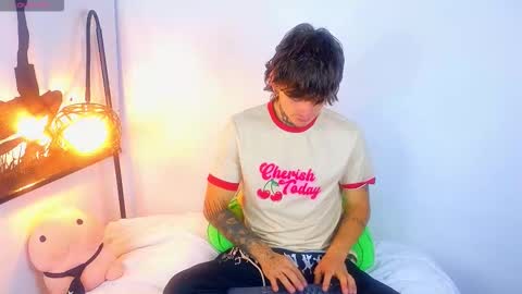 Snapshot of estebanchar_ chatting on 09/19/25, 10:49 Esteban independent model online show from 09/19/25, 10:49