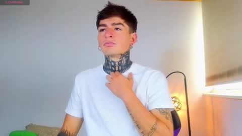 Snapshot of estebanchar_ chatting on 10/25/25, 01:29 Esteban independent model online show from 10/25/25, 01:29