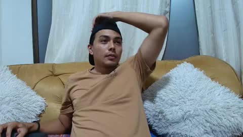 Esteban online show from 10/05/25, 01:59