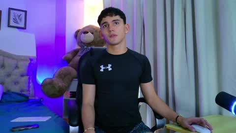 Esteban online show from 06/08/26, 07:47