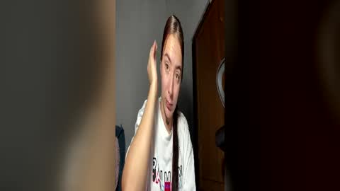 Snapshot of estefa1 chatting on 06/17/26, 08:06 estefa1 online show from 06/17/26, 08:06