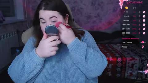 Snapshot of estelle_hicks chatting on 11/18/25, 06:34 estelle_hicks online show from 11/18/25, 06:34