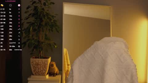 Ester online show from 09/16/25, 12:22