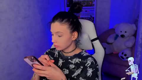 Ester online show from 02/04/25, 11:49