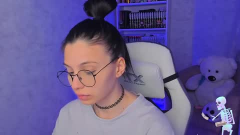 Ester online show from 02/07/25, 02:40