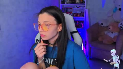 Ester online show from 03/09/25, 01:14