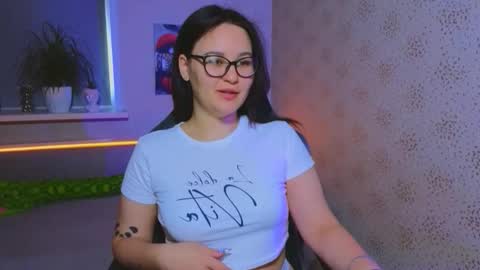 Snapshot of esterplayful chatting on 11/03/25, 10:27 EsterPlayful online show from 11/03/25, 10:27