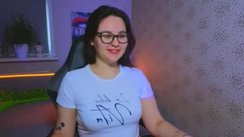 Snapshot of esterplayful chatting on 11/07/25, 09:31 EsterPlayful online show from 11/07/25, 09:31