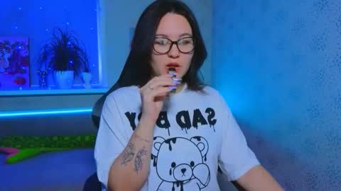 Snapshot of esterplayful chatting on 11/10/25, 10:47 EsterPlayful online show from 11/10/25, 10:47