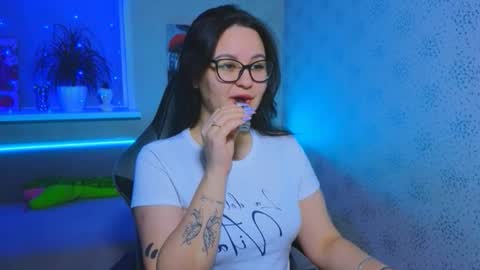 Snapshot of esterplayful chatting on 11/17/25, 11:27 EsterPlayful online show from 11/17/25, 11:27