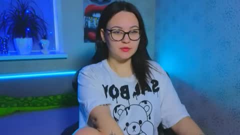 Snapshot of esterplayful chatting on 11/18/25, 09:03 EsterPlayful online show from 11/18/25, 09:03