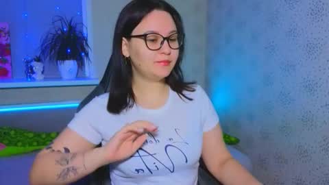 Snapshot of esterplayful chatting on 11/28/25, 08:50 EsterPlayful online show from 11/28/25, 08:50