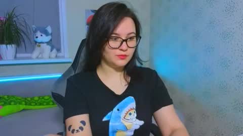 Snapshot of esterplayful chatting on 12/05/25, 10:13 EsterPlayful online show from 12/05/25, 10:13