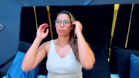 esther_xo online show from 06/24/26, 04:11