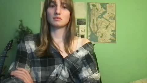 Snapshot of esthergreyplus chatting on 02/01/25, 12:07 Esther Grey online show from 02/01/25, 12:07