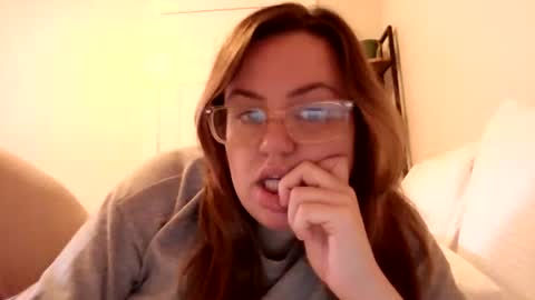 Snapshot of estherjude chatting on 06/04/26, 12:00 Esther online show from 06/04/26, 12:00