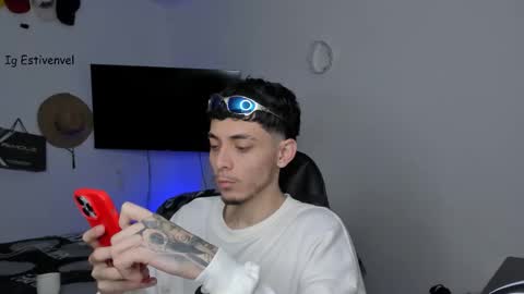 Snapshot of estivenvel chatting on 10/11/25, 12:26 estivenvel online show from 10/11/25, 12:26