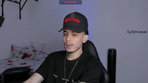 Snapshot of estivenvel chatting on 10/24/25, 02:13 estivenvel online show from 10/24/25, 02:13