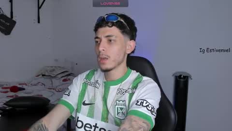 Snapshot of estivenvel chatting on 10/26/25, 06:58 estivenvel online show from 10/26/25, 06:58