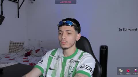 Snapshot of estivenvel chatting on 10/27/25, 02:54 estivenvel online show from 10/27/25, 02:54