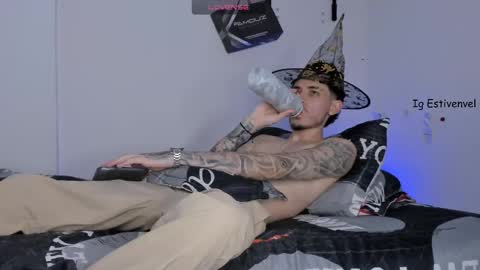 Snapshot of estivenvel chatting on 10/29/25, 09:49 estivenvel online show from 10/29/25, 09:49