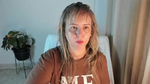 - E S T R E L L A  M I L F - online show from 10/05/25, 04:11