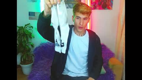 Snapshot of estrellita__jordan chatting on 02/06/25, 02:33 JORDAN online show from 02/06/25, 02:33