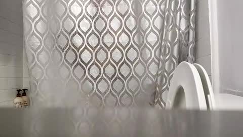 Snapshot of estuardo6969 chatting on 12/17/25, 04:07 kingCockbw online show from 12/17/25, 04:07