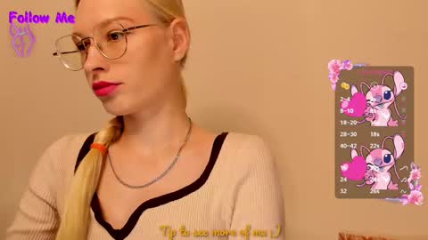 Snapshot of esty_siela chatting on 10/26/25, 05:30 lets get to know each other better in pm  online show from 10/26/25, 05:30