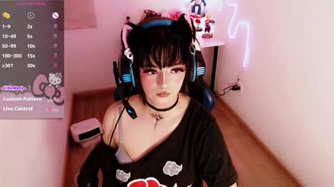 Snapshot of eternal_moonqs chatting on 02/05/26, 10:03 Moon online show from 02/05/26, 10:03